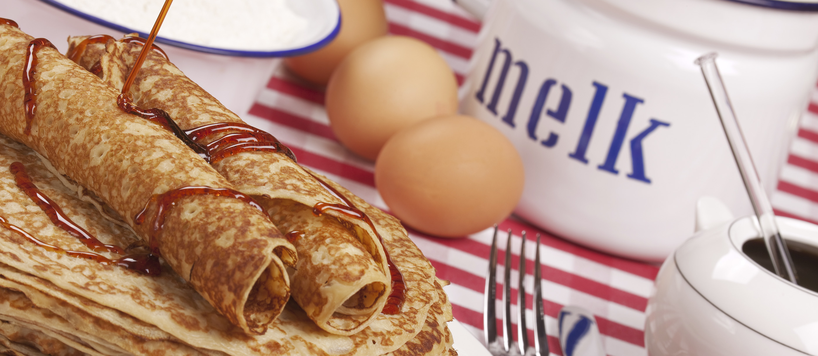 Delicious Dutch Pancakes (Pannekoek) with Apple Stroop