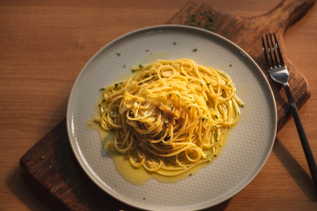 Spaghetti Aglio e Olio | Traditional Pasta From Lazio, Italy | TasteAtlas