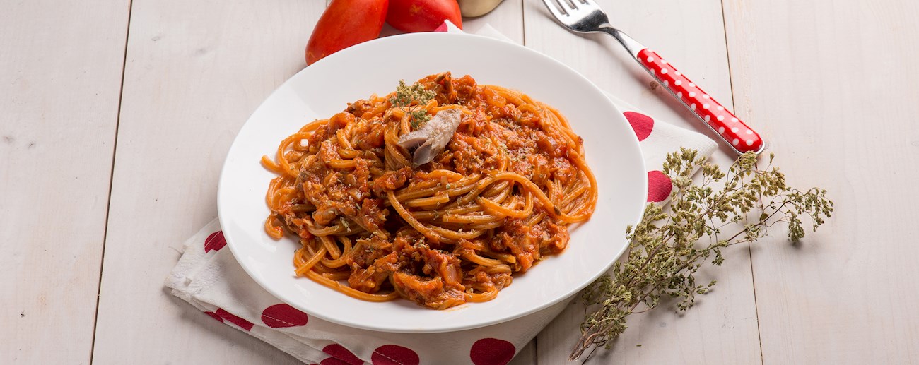 Bucatini al Sugo di Suri | Traditional Pasta From Giulianova, Italy | TasteAtlas